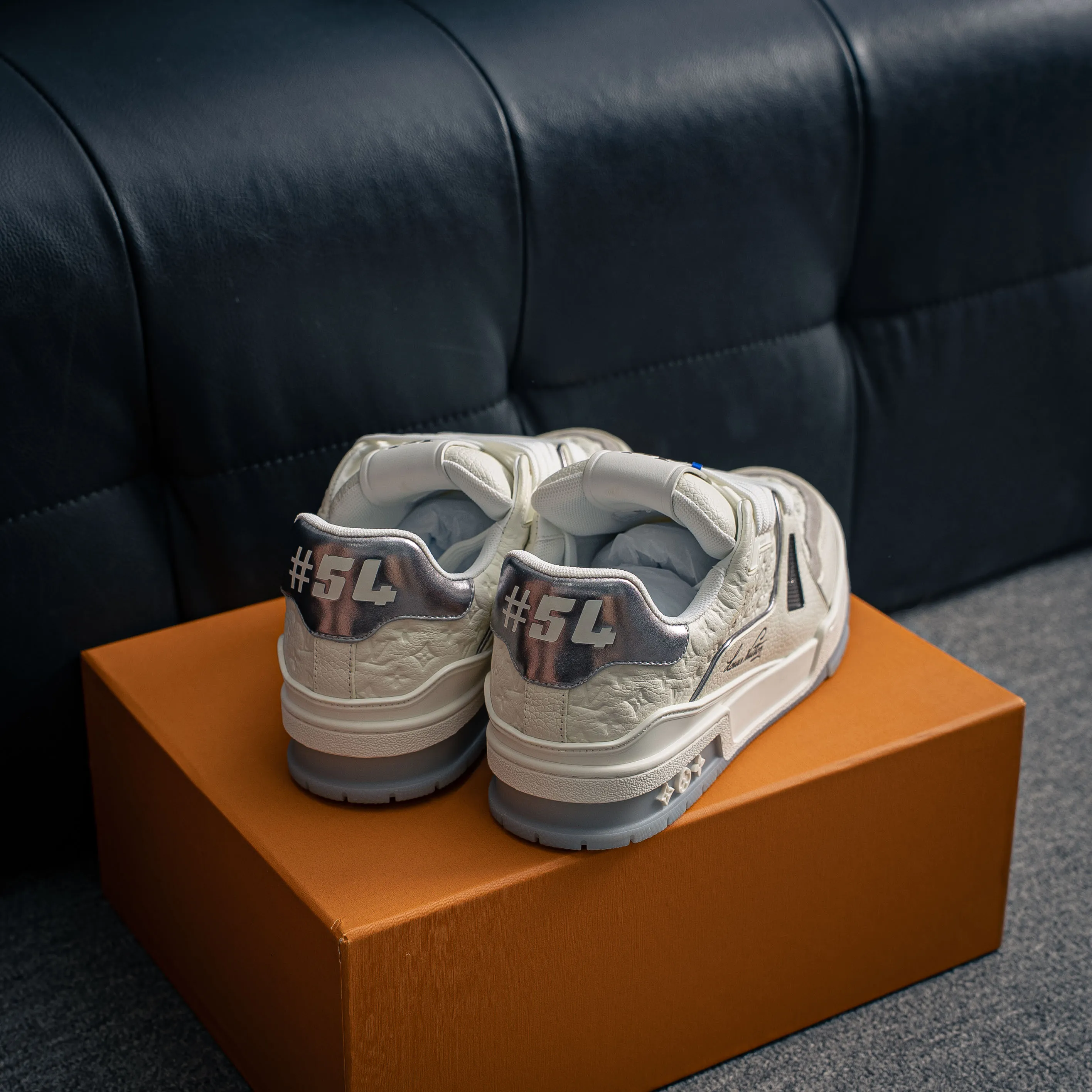 # LV- - trainer 2026 New Arrival 1：1 ！！ Shoes Cowhide Leather ， LOGO ， Breathable ， 。